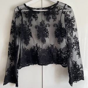 Svart topp  - Superfin svart topp som aldrig kommit till användning! Storlek XS