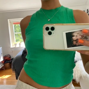 Grönt linne  - Grönt ribbat linne😃 Köpt förra sommaren från Zara och i fint skick! 