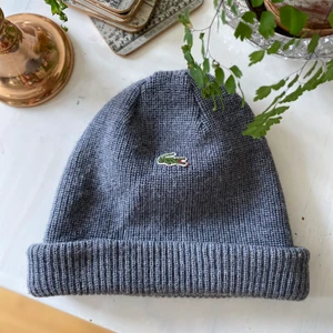 Lacoste mössa  - Lacoste mössa grå. 