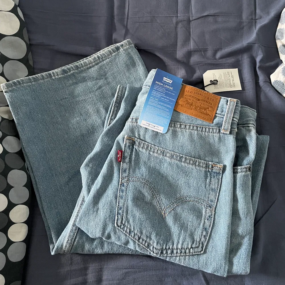 Jätte söta perfekta jeans till sommarn !! Helt nya eftersom dom nt passade mig så endast testade ! . Jeans & Byxor.