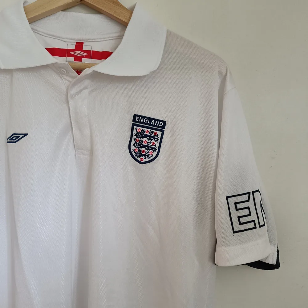 Retro fotbollströja England. Grym kvalitet. T-shirts.