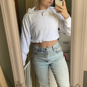 Croppad hoodie  - Använd fåtal gånger. 