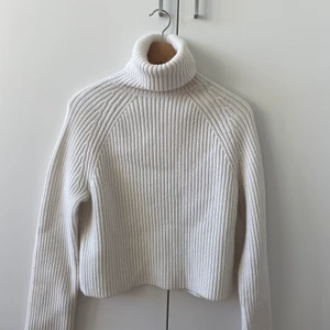 Stickad polo small  - Obs! Du får själv stå för fraktkostnaden!