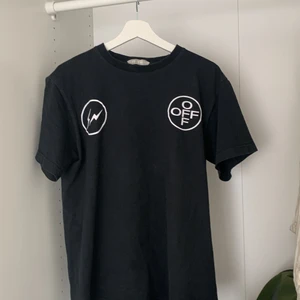 Off White X Fragment Design - Ett chill palgg till sommaren som sticker ut från dem flesta T-shirtsen