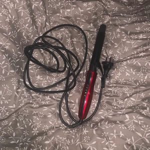 Locktång  - Säljer en locktång som knappt kommit till användning pga har två. Fungerar utmärkt. Från märket Obh Nordica. 