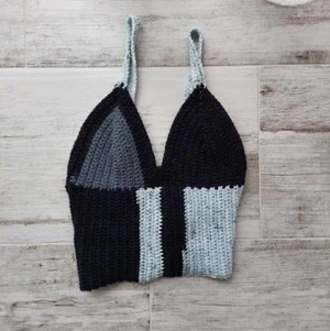 Stickad topp - Stickad svart och grå topp! 