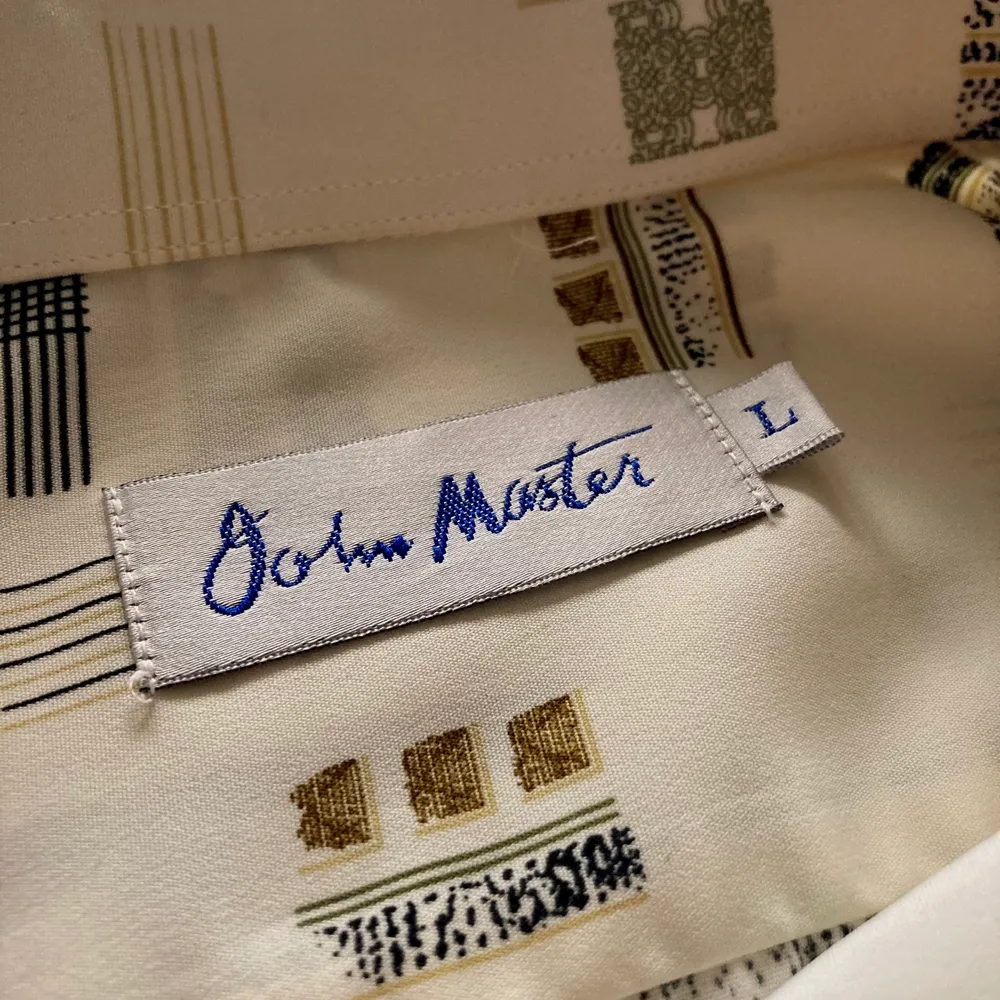 Somrig oversized skjorta. märket John Master. Köpt secound hand för 160kr på Humana. Precis som ny!. Skjortor.