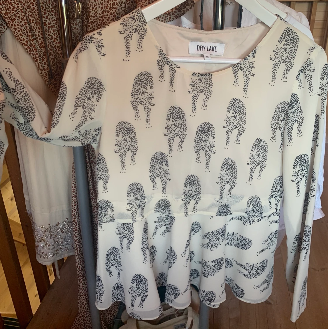 Mönstrad blus från Dry Lake i stl XS - 90