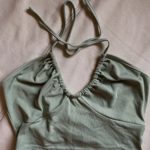 Summer Top - Fin sommrig topp, helt oanvänd, mycket fin färg och perfekt nu till sommaren! 