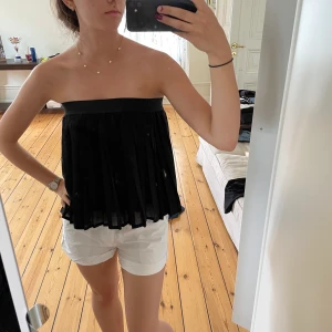 Pliseradkjol/ bandou topp - Kjol som mam kan ha som topp. Svart. Oanvänd och felfri