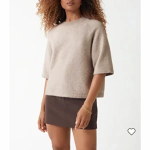 Stickad t-shirt - Jättesöt stickad t-shirt från & other stories