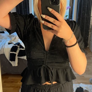 Svart topp - En söt topp från bikbok!