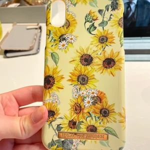 Ideal of sweden - Fint skal från ideal of sweden, passar iPhone xr. Sådär skick, en spricka i ena hörnet (bild 3). Därav priset🥰🥰 20kr + frakt 13kr