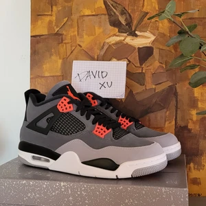 Jordan 4 Infrared 42.5 - Jordan 4 Infrared Storlek: 42.5 Cond: DSWT   Kvitto finns! Möts i kungsängen alt. Frakt  Pm vid frågor!