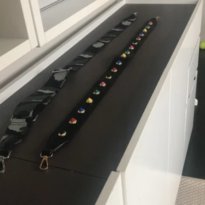 Väskband👝👜 - Säljer dessa två ur snygga väskband båda är från gina trocot hade ingen andvändning för dem helt oandvända och säljer dem enskilt👍😍