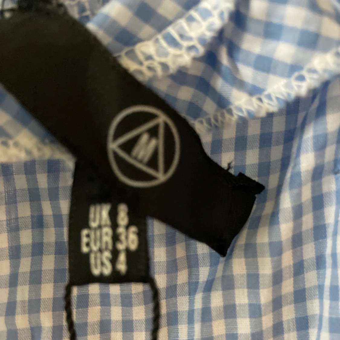 Helt ny klännig som legat i en garderob . Lite skrynklig 