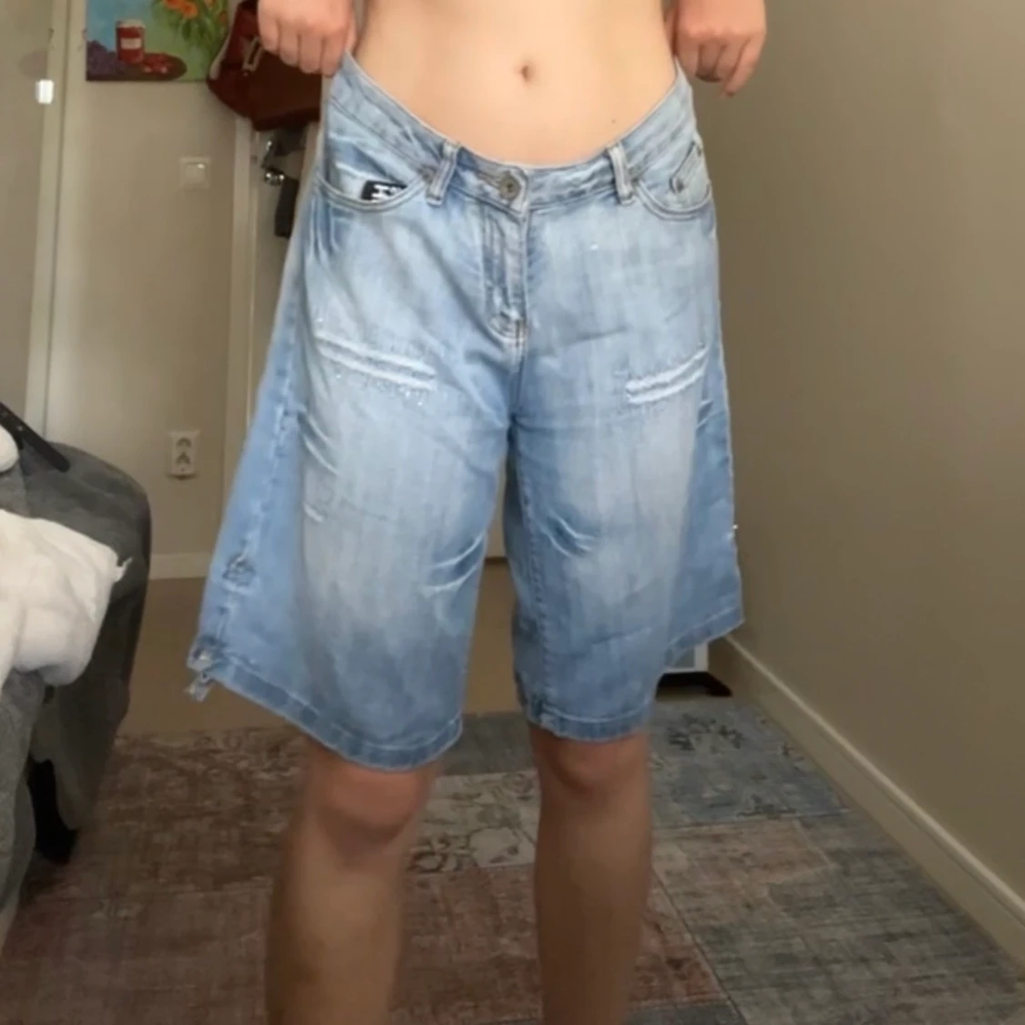 Low raised jeans shorts