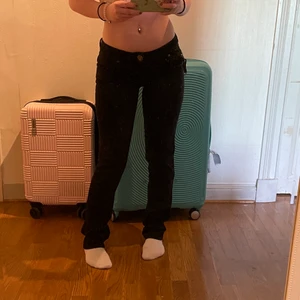 lowrise jeans - lågmidjade coola jeans från only. aldrig kommit till användning! frakt 62kr 💕