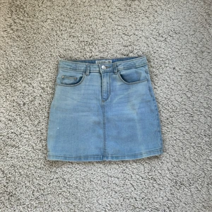 Jeans kjol - Säljer denna kjolen för att den är för liten 💗