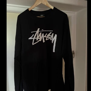 Stussy L - Långärmad Stussy t-shirt i storlek L