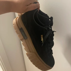 Puma sneaker - En gång använt, 37 storlek men för smålla för mig 