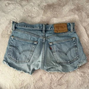 Levis shorts - Så fina men tyvärr för små för mig😥 passar Xs, har dock några fläckar men det syns inte när man har på sig de 🫶🏼