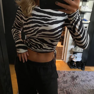 Zebra tröja - Långärmad zebra topp, osäker på märke & storlek! Jag brukar vanligtvis ha xs-m🧚🏼‍♀️