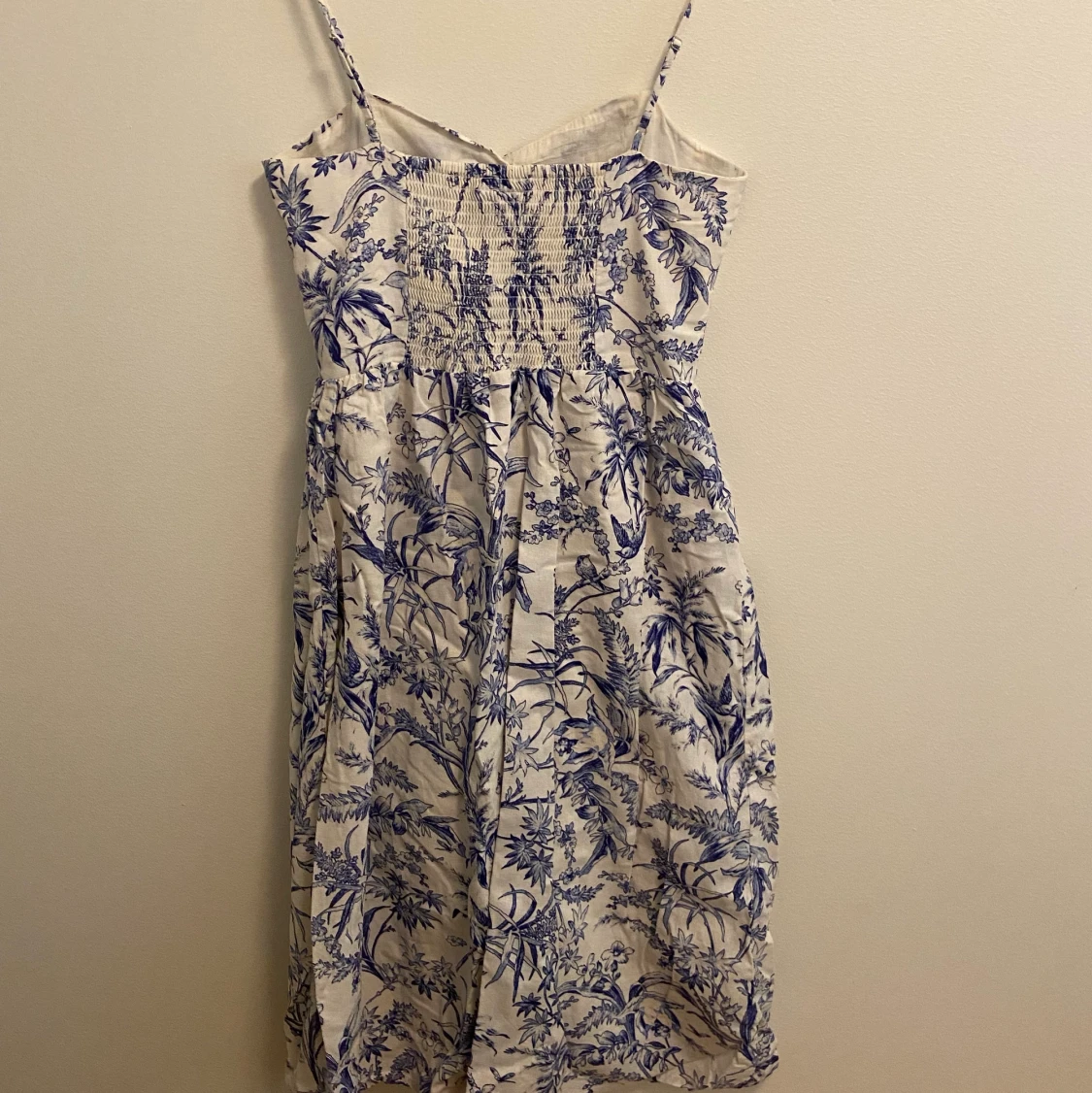 Vit blommig sommarklänning - 90