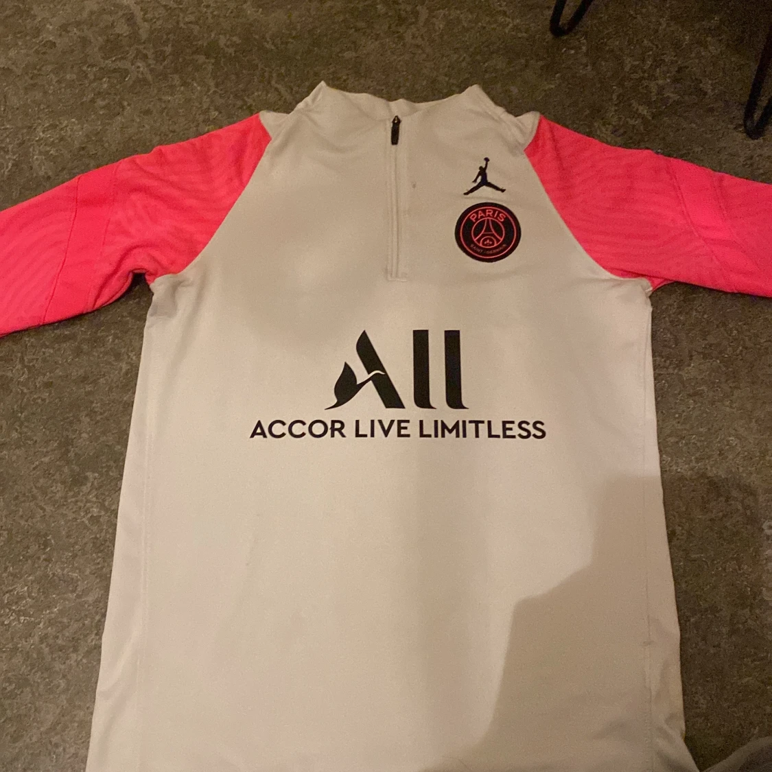 Psg tröja i storlek 147-158 cm passar från 13 uppåt. 