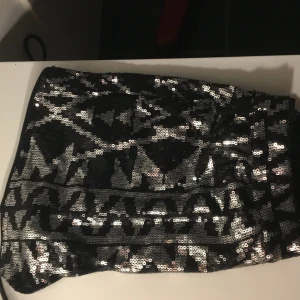 Lindex  - 10-12 år ,146/152 (passar längre storlekar !! ) ’L’ <—- strolek ) använd = 2 gånger , lukt=lavendel , bra  tygg !! 