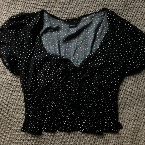 Topp - Fin prickig topp från Gina storlek 36, 40 kr