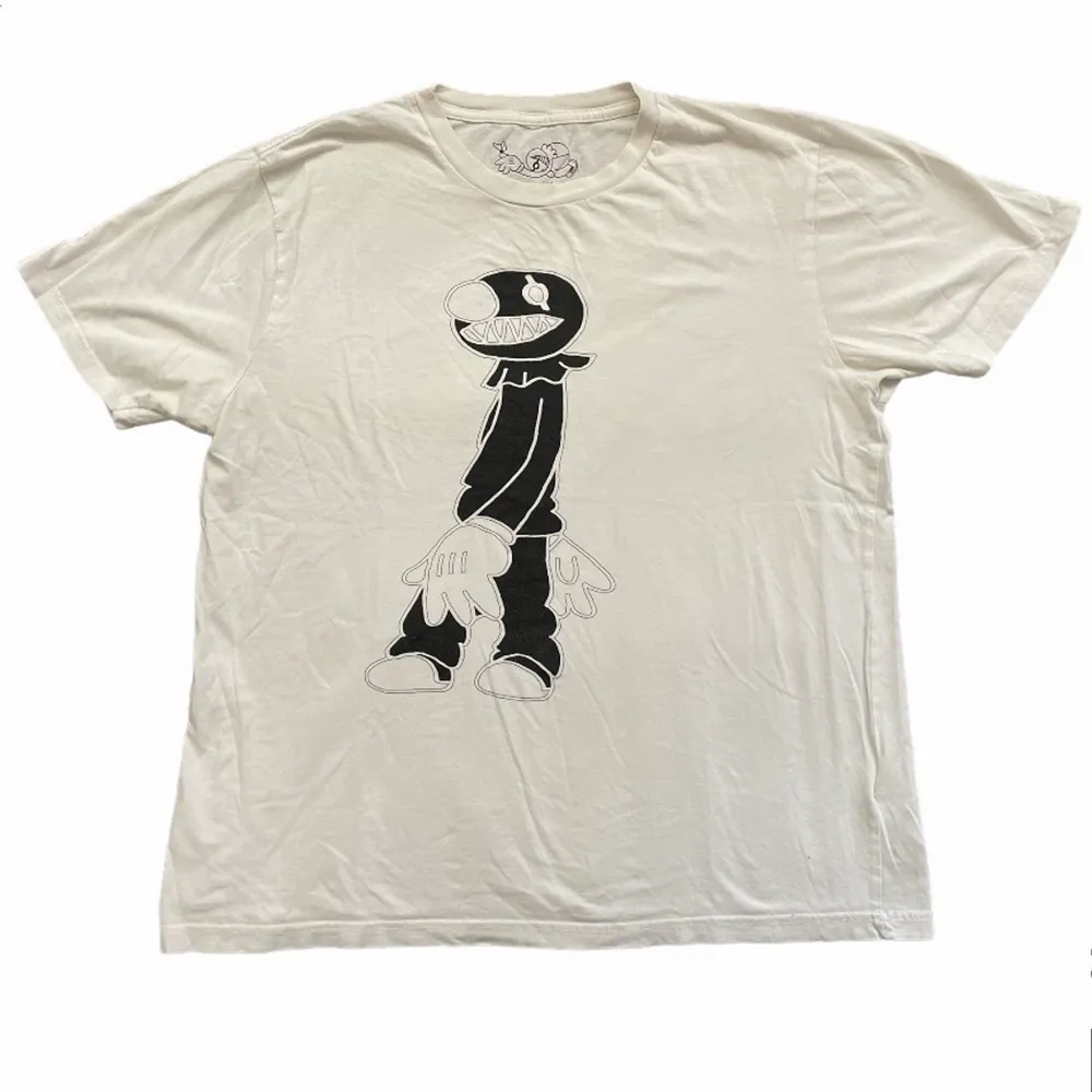 Yung lean wings of desire tshirt, sparsamt använd, bra skick, köpt direkt från hemsidan . T-shirts.