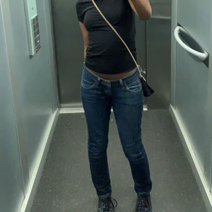 Byxor - Säljer mina byxor, använder ofta men säljer de för behöver pengar till ett par juicy set😊