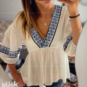 Zara topp - En zara tröja , kom tyvärr inte till användning  Högsta budet 290kr