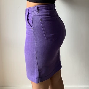 Söt lila kjol! - En jätte gullig lila kjol! Sällan använd och i väldigt bra skick! 