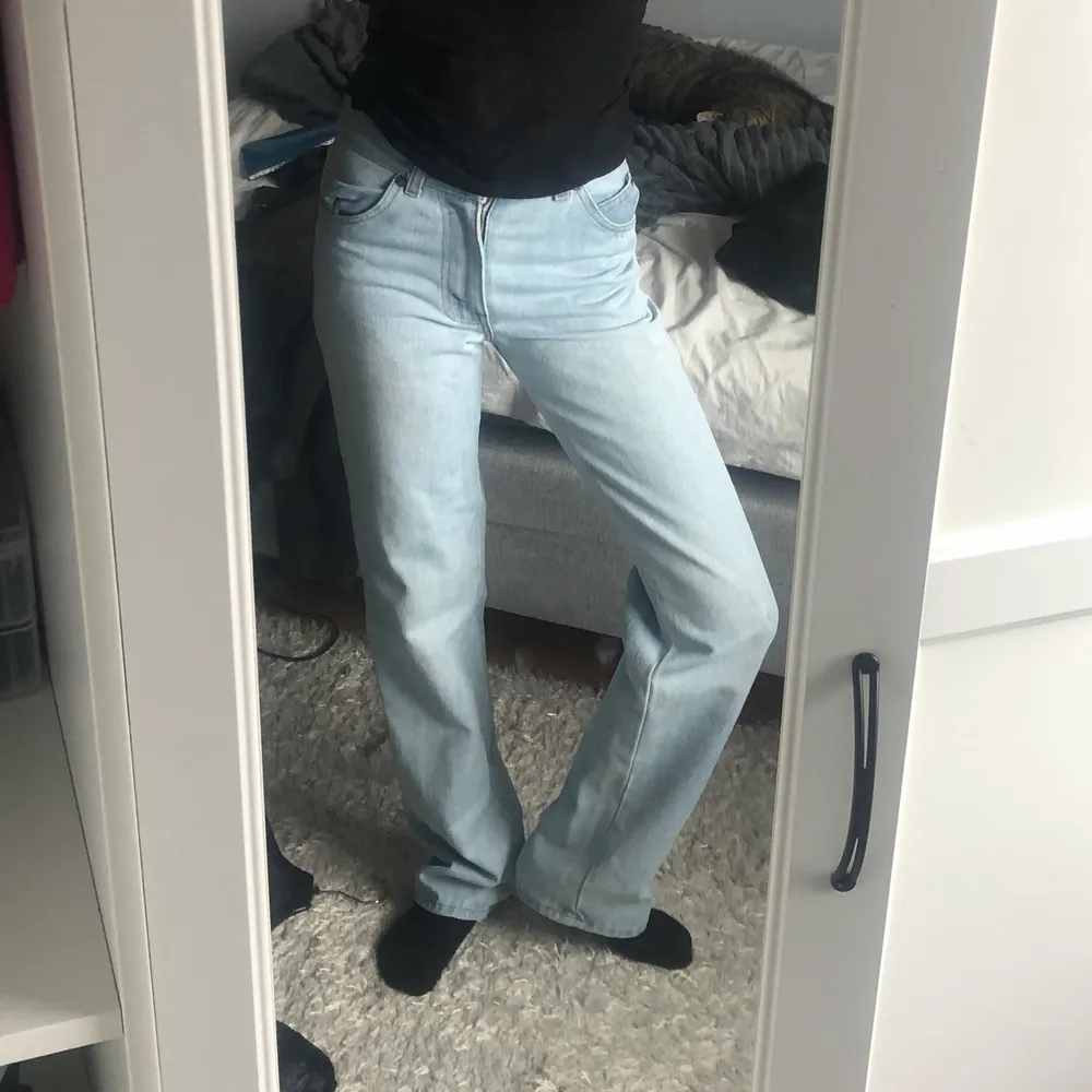 90s levis jeans. supersnygga!! säljer pga ingen användning💕 . Jeans & Byxor.