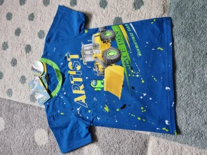 Ny tshirt lyser i mörkret strl. 110 - Ny tshirt som lyser i mörkret  Från djur och rökfritt hem 