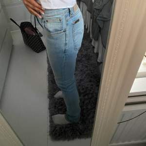 Superfina jeans från Nudie. Lågmidjade och bra skick! 💕 250 + frakt.