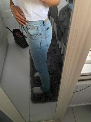 Superfina jeans från Nudie. Lågmidjade och bra skick! 💕 250 + frakt.