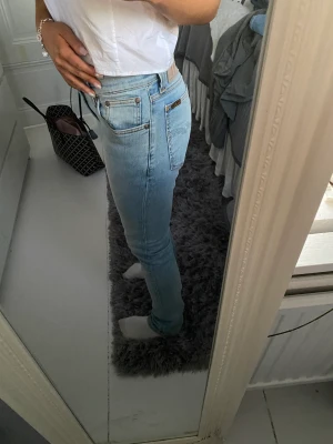 Nudie Jeans  - Superfina jeans från Nudie. Lågmidjade och bra skick! 💕 250 + frakt.