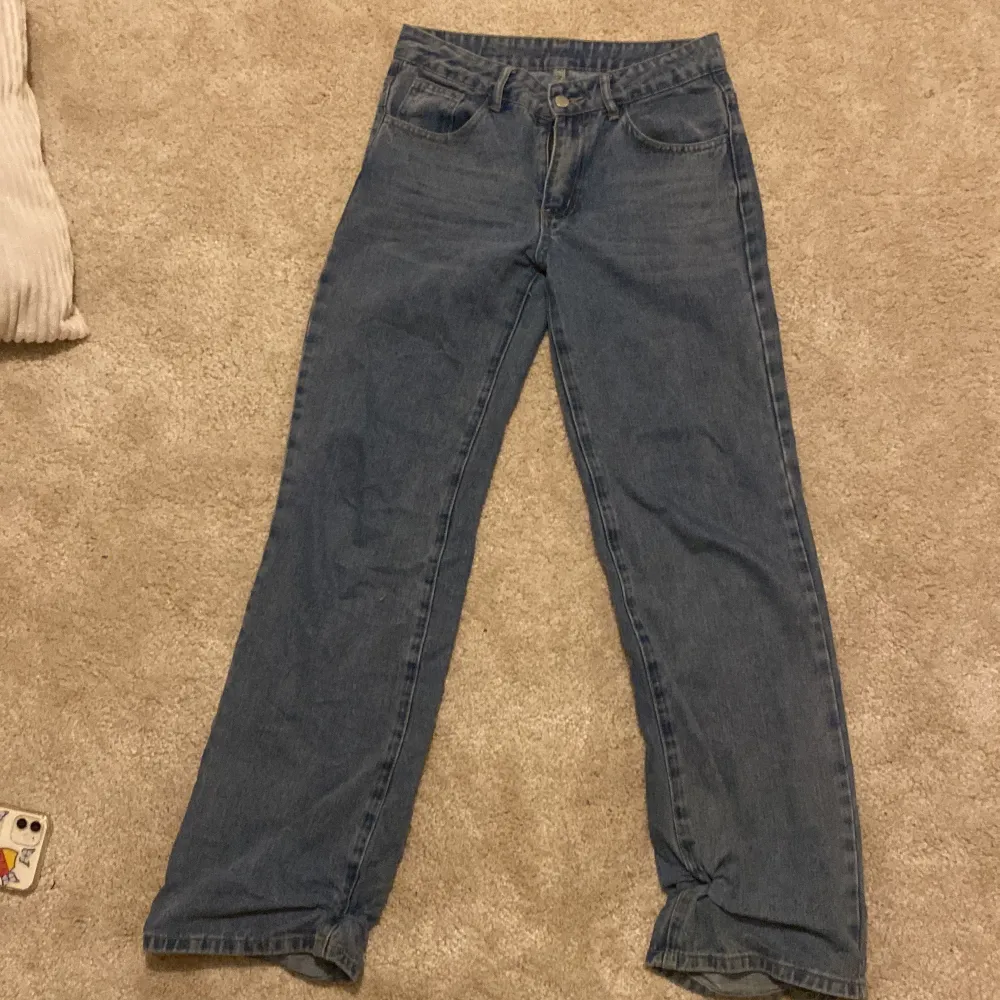 Hej säljer dessa snygga jeans pga att dom inte kommer till användning använda några gånger tveka inte att höra av dig vid intresse eller flera bilder❤️. Jeans & Byxor.