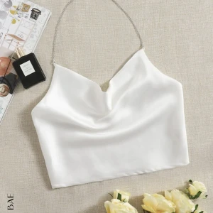 Fin vit topp - Helt ny säljer för att den var lite förstor för mig då jag har mindre bröst