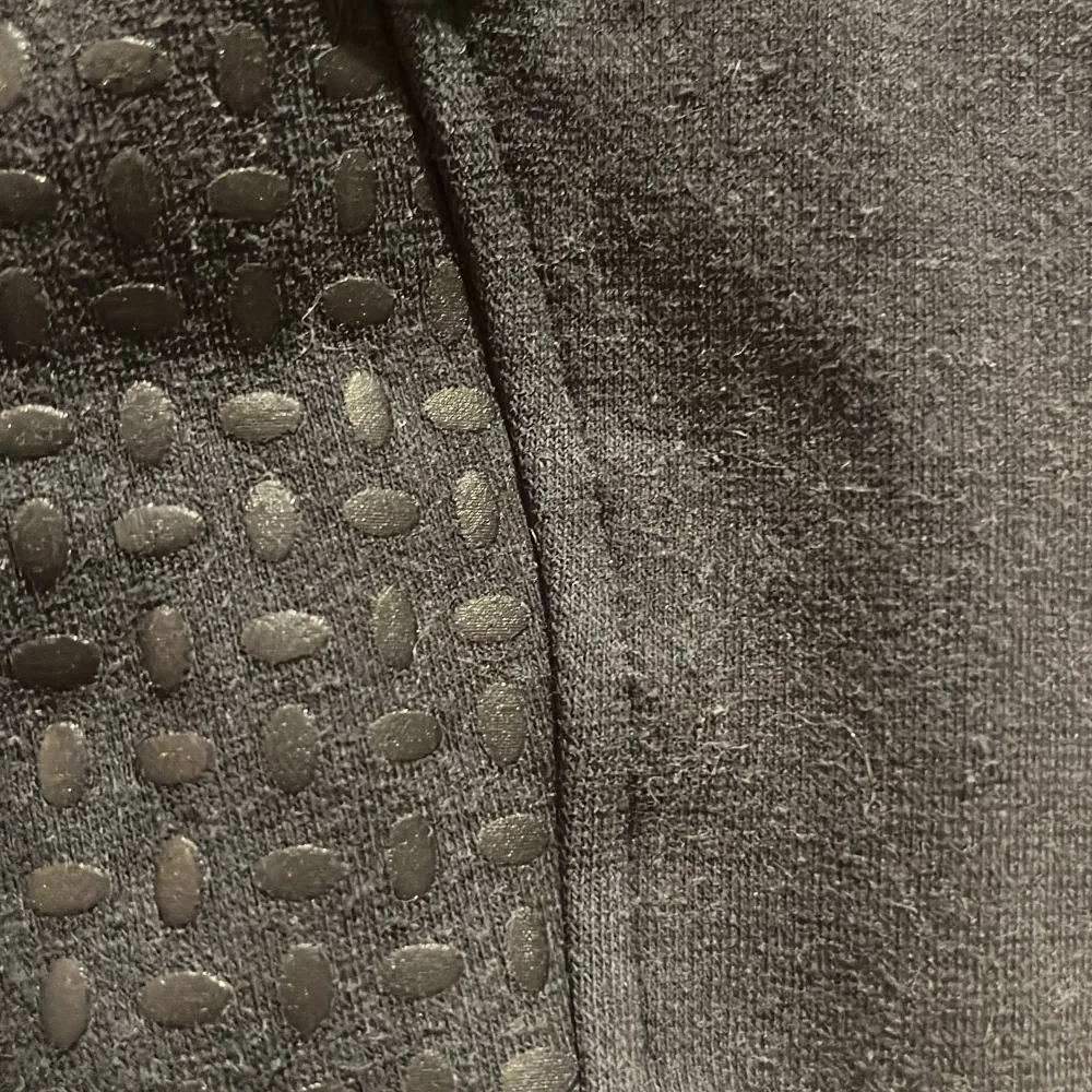 Marinblåa ridbyxor använd ganska mycket men fint skick😊köparen står för frakten . Jeans & Byxor.