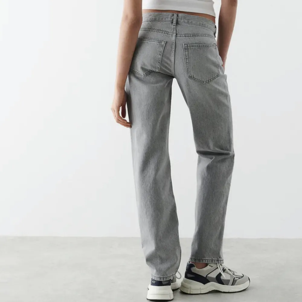Low waist jeans från Gina tricot i storlek 36!. Jeans & Byxor.