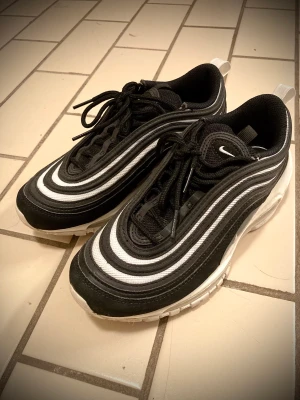 Nike Air Max 97 - Fint skick. Använda två gånger.
