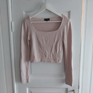 Ljusrosa långärmad topp från Topshop - Ljusrosa, midjelång, långärmad topp med fyrkantig halsringning från Topshop