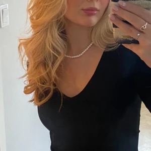 Pärlhalsband 6mm  - Pärlhalsband med en längd på ca 45 cm, 79 + 15 kr frakt <3