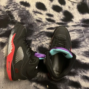 Air Jordan 5 - 600kr. Strl 43.