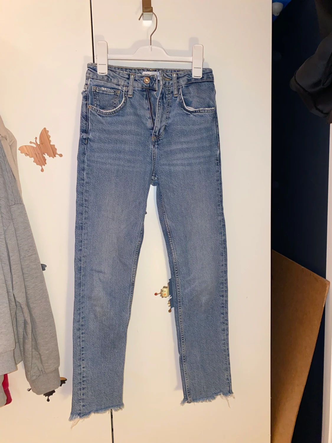 Ljusblåa zara jeans - 90