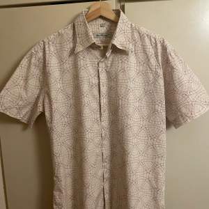 Säljer en vintage Ben Sherman skjorta i bra skick! Storlek XL. Köpare står för frakten.